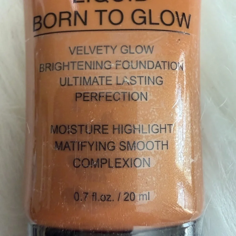 🩷5/$10 J2 Illuminator Liquid Foundation